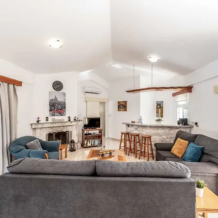 וילה Chara Mari *