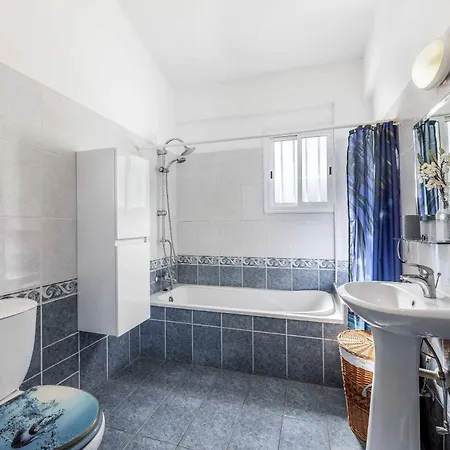 וילה Chara Mari לאצ'י